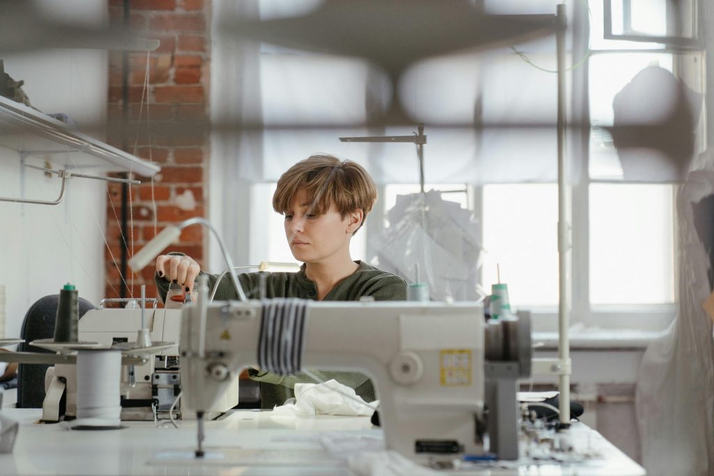 pexels-cottonbro-4622217 how to find a clothing manufacturer