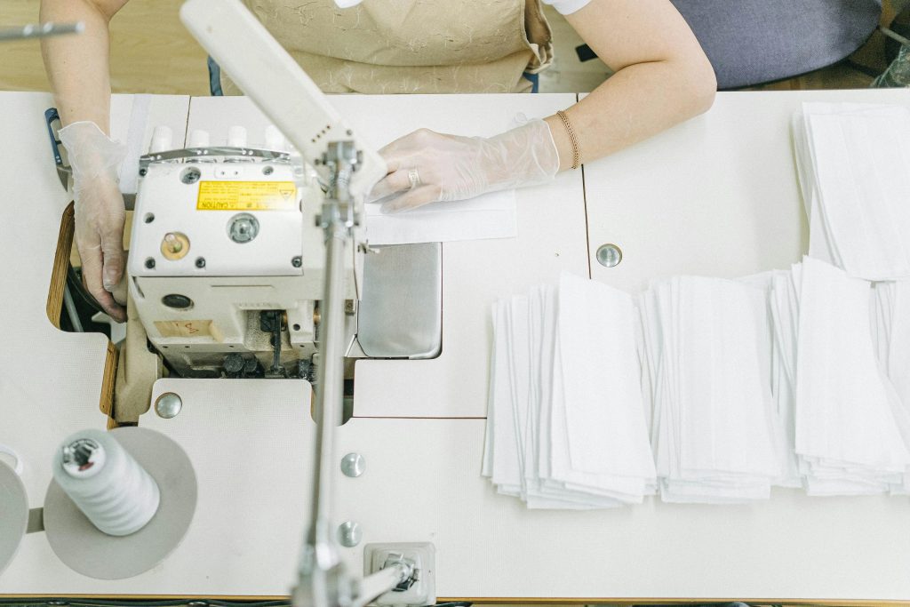 pexels-ivan-samkov-4492091-min alibaba clothing manufacturers